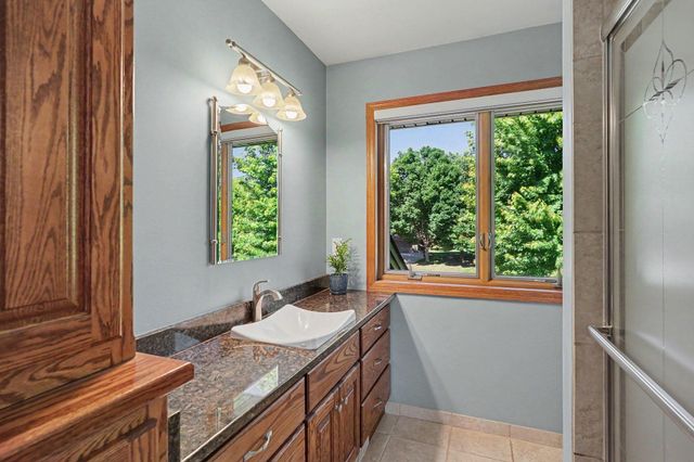 7016 Beacon Circle, Eden Prairie, MN 55346