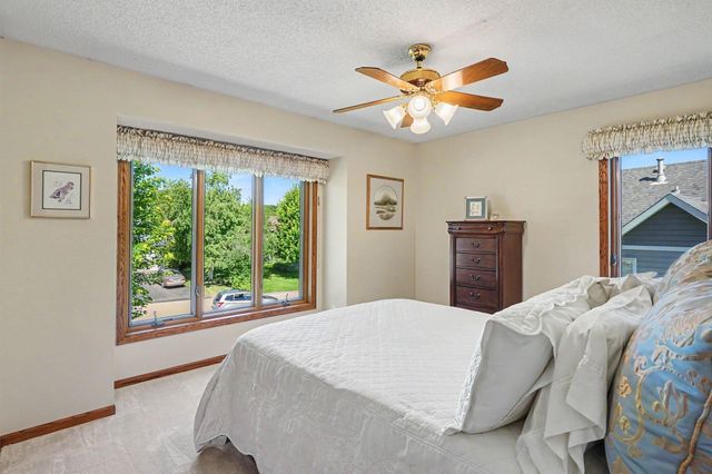 7016 Beacon Circle, Eden Prairie, MN 55346