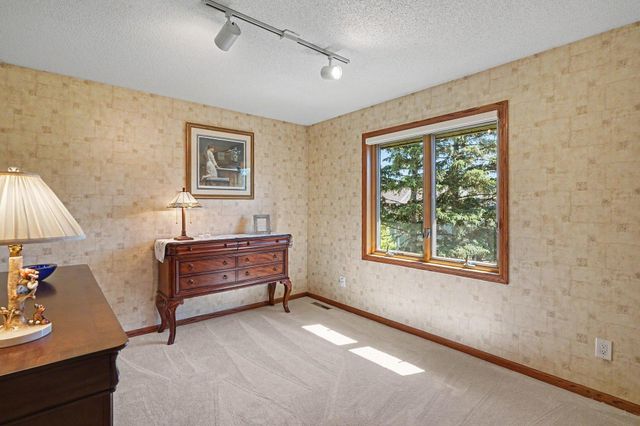 7016 Beacon Circle, Eden Prairie, MN 55346