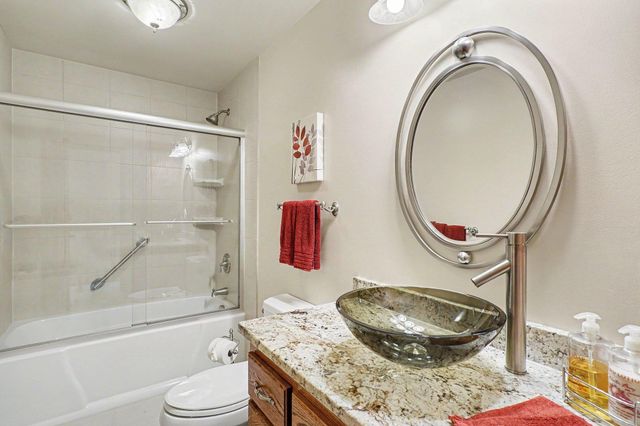 7016 Beacon Circle, Eden Prairie, MN 55346