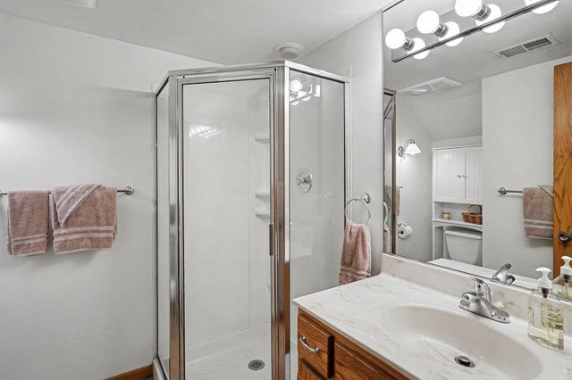 7016 Beacon Circle, Eden Prairie, MN 55346