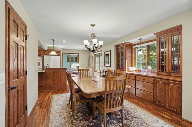 7016 Beacon Circle, Eden Prairie, MN 55346