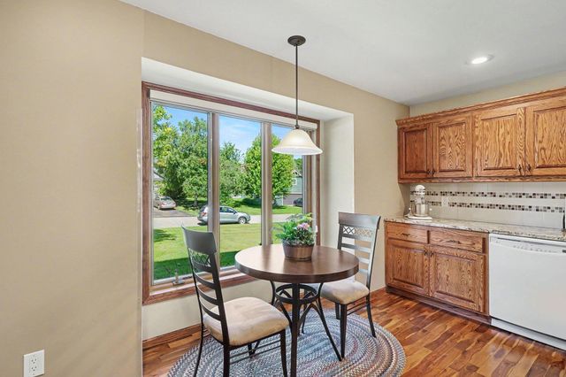 7016 Beacon Circle, Eden Prairie, MN 55346