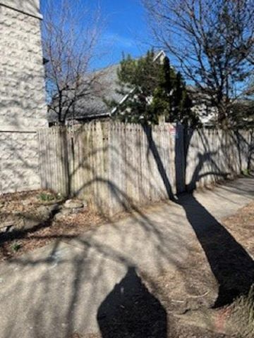 6801 N Wolcott Avenue, Chicago, IL 60626