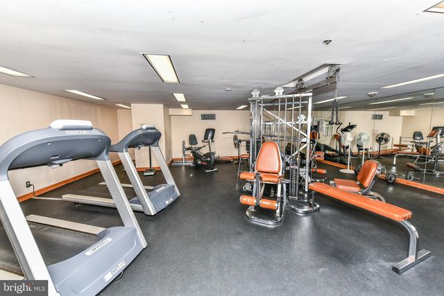 1200 CRYSTAL DR #811, Arlington, VA 22202
