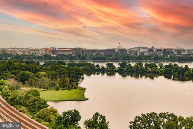1200 CRYSTAL DR #811, Arlington, VA 22202