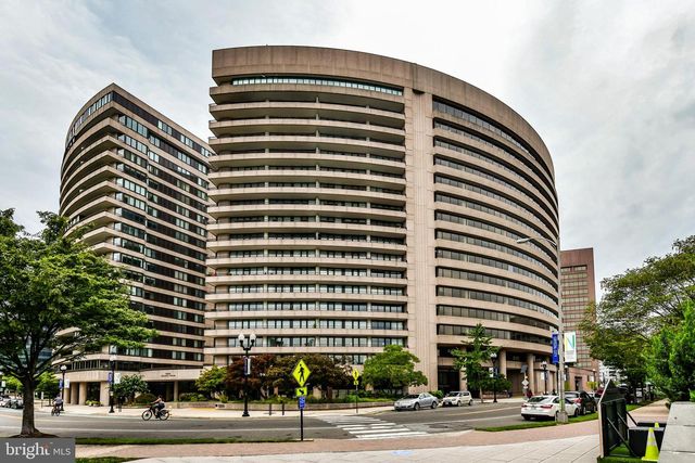 1200 CRYSTAL DR #811, Arlington, VA 22202