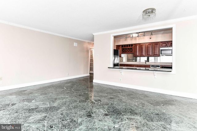 1200 CRYSTAL DR #811, Arlington, VA 22202