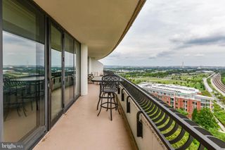 1200 CRYSTAL DR #811, Arlington, VA 22202