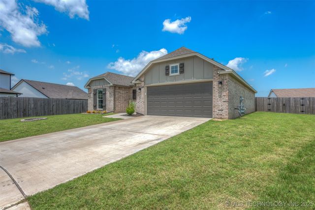 13009 E 124th Court, Collinsville, OK 74021