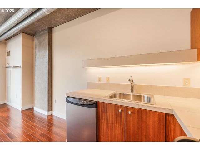 1926 W BURNSIDE St 512, Portland, OR 97209