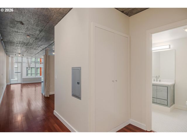 1926 W BURNSIDE St 512, Portland, OR 97209