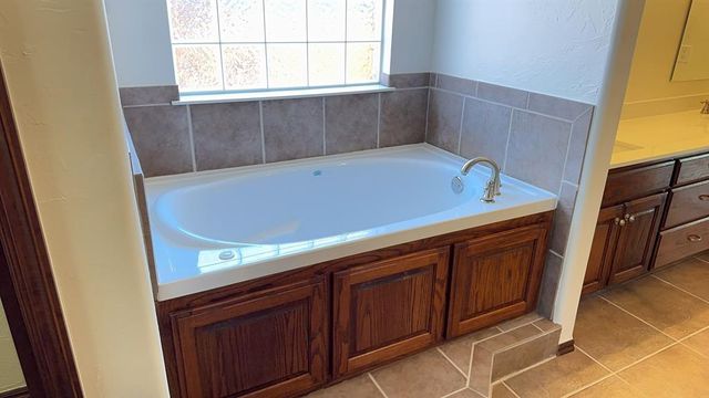 9200 Stacy Lynn Lane, Yukon, OK 73099