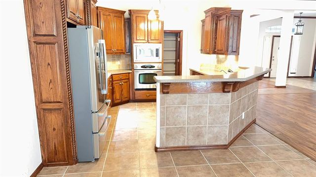 9200 Stacy Lynn Lane, Yukon, OK 73099