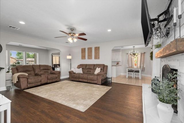 283 Shekel Lane, Houston, TX 77015