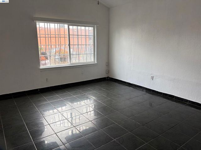 9024 Olive St, Oakland, CA 94603