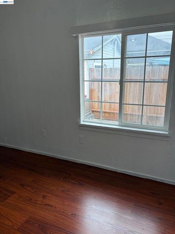 9024 Olive St, Oakland, CA 94603