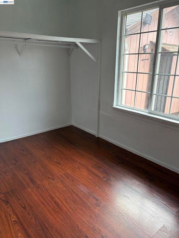 9024 Olive St, Oakland, CA 94603