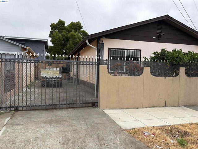 9024 Olive St, Oakland, CA 94603