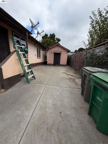 9024 Olive St, Oakland, CA 94603