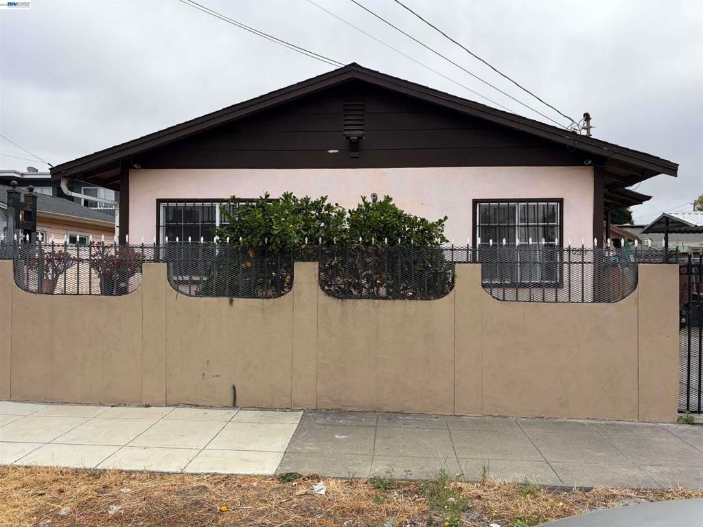 9024 Olive St, Oakland, CA 94603