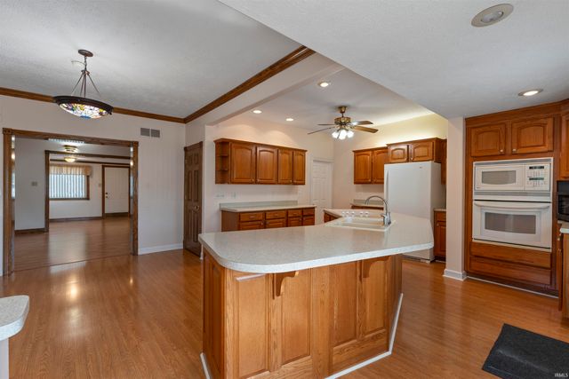 845 E 3rd Street, Mishawaka, IN 46544
