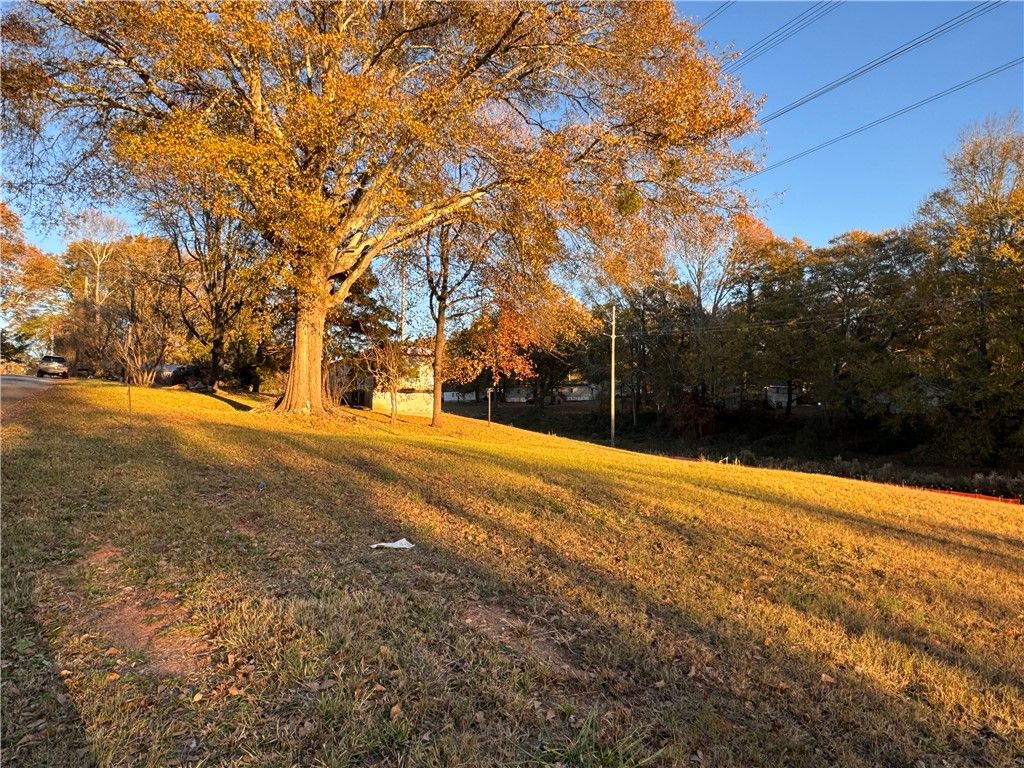 208 Hedge Street, Central, SC 29630