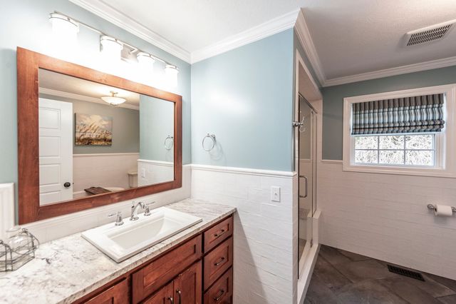 410 Frog Pond Cemetery Rd, Lafayette, TN 37083