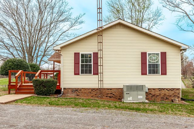 410 Frog Pond Cemetery Rd, Lafayette, TN 37083