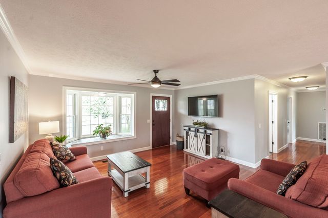 410 Frog Pond Cemetery Rd, Lafayette, TN 37083