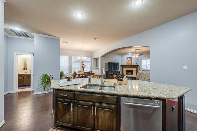 6920 Kingdom Estates Drive, Dallas, TX 75236