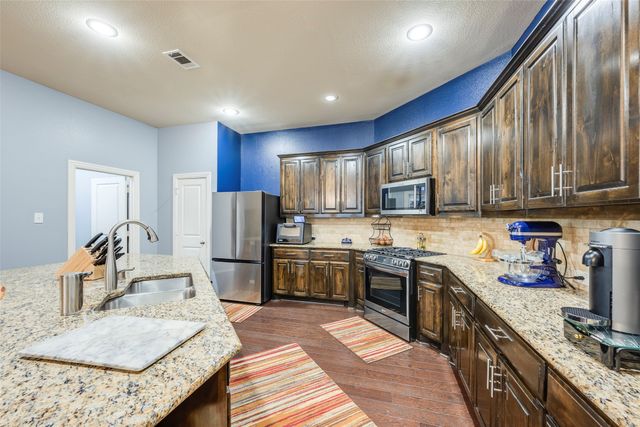 6920 Kingdom Estates Drive, Dallas, TX 75236