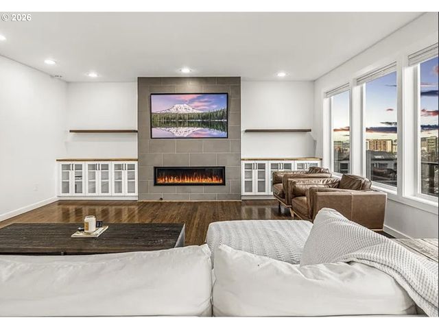 1240 Sw CARDINELL Way, Portland, OR 97201