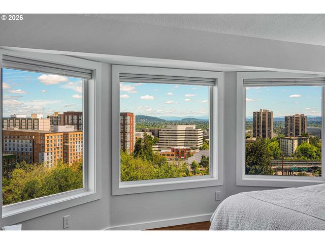 1240 Sw CARDINELL Way, Portland, OR 97201
