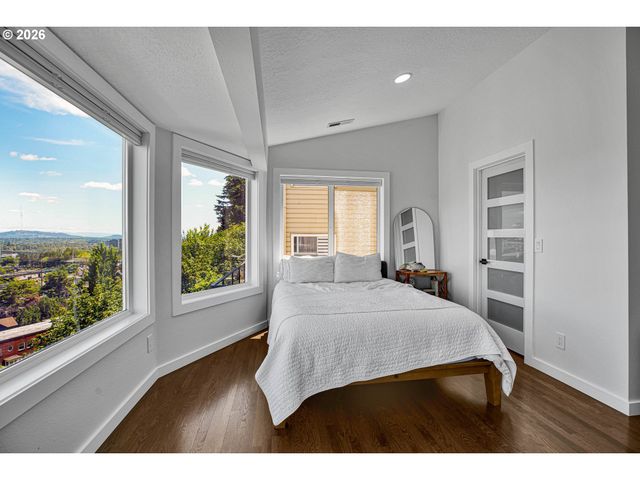1240 Sw CARDINELL Way, Portland, OR 97201