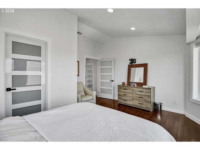 1240 Sw CARDINELL Way, Portland, OR 97201