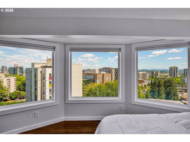 1240 Sw CARDINELL Way, Portland, OR 97201