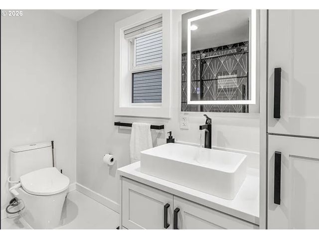 1240 Sw CARDINELL Way, Portland, OR 97201