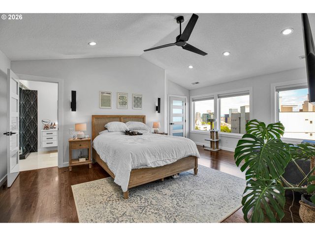 1240 Sw CARDINELL Way, Portland, OR 97201