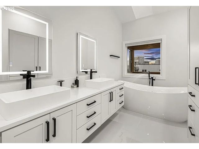 1240 Sw CARDINELL Way, Portland, OR 97201