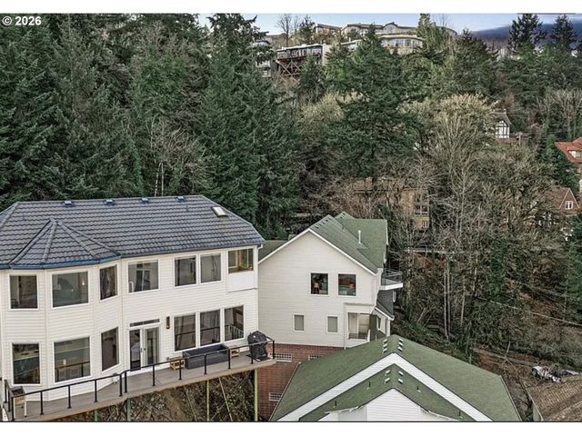 1240 Sw CARDINELL Way, Portland, OR 97201