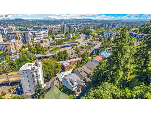 1240 Sw CARDINELL Way, Portland, OR 97201