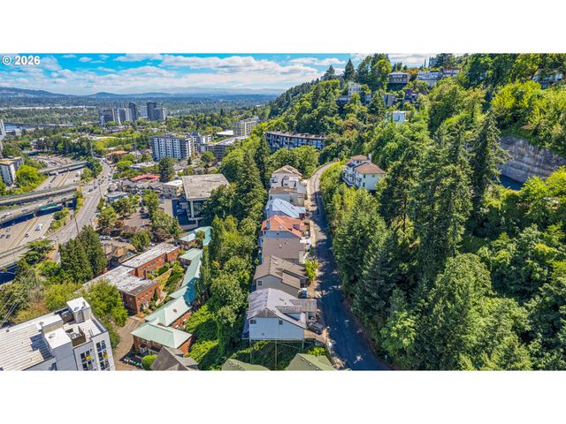 1240 Sw CARDINELL Way, Portland, OR 97201