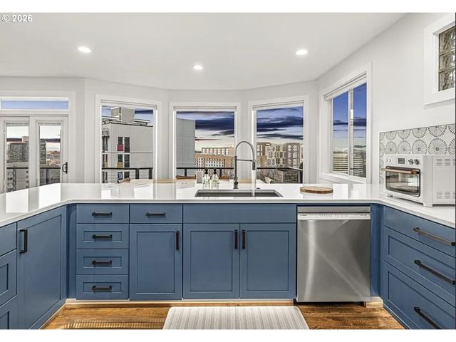 1240 Sw CARDINELL Way, Portland, OR 97201