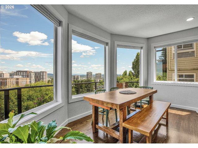 1240 Sw CARDINELL Way, Portland, OR 97201