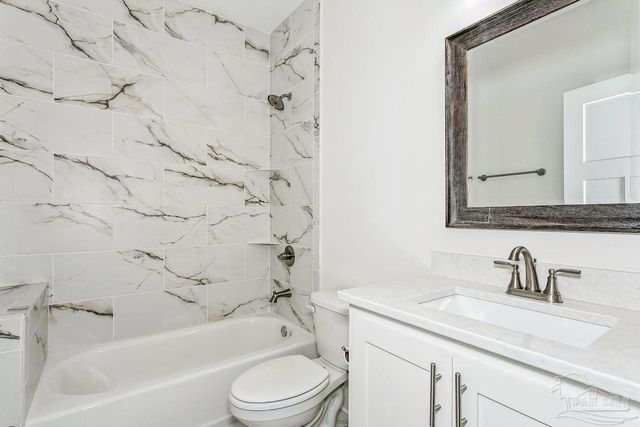 5932 N Bay Point Dr, Pensacola, FL 32507