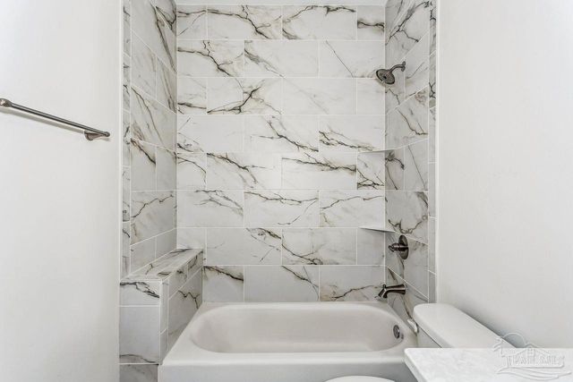 5932 N Bay Point Dr, Pensacola, FL 32507