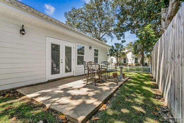 5932 N Bay Point Dr, Pensacola, FL 32507