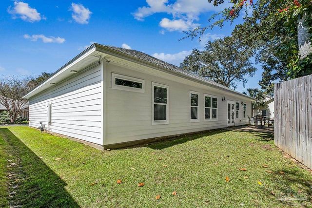 5932 N Bay Point Dr, Pensacola, FL 32507