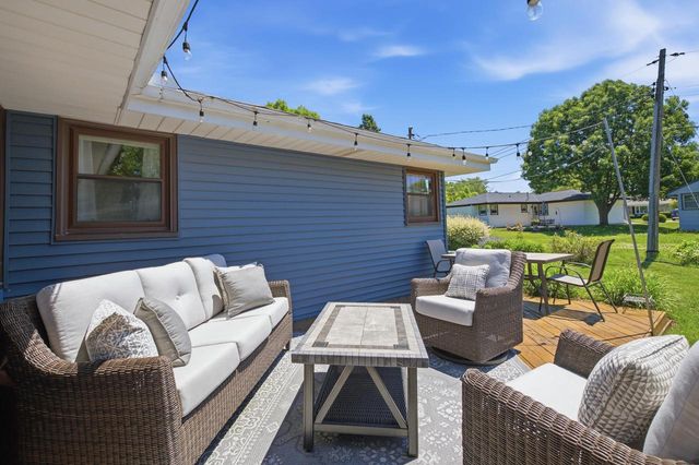5249 Lakeside DRIVE, Greendale, WI 53129
